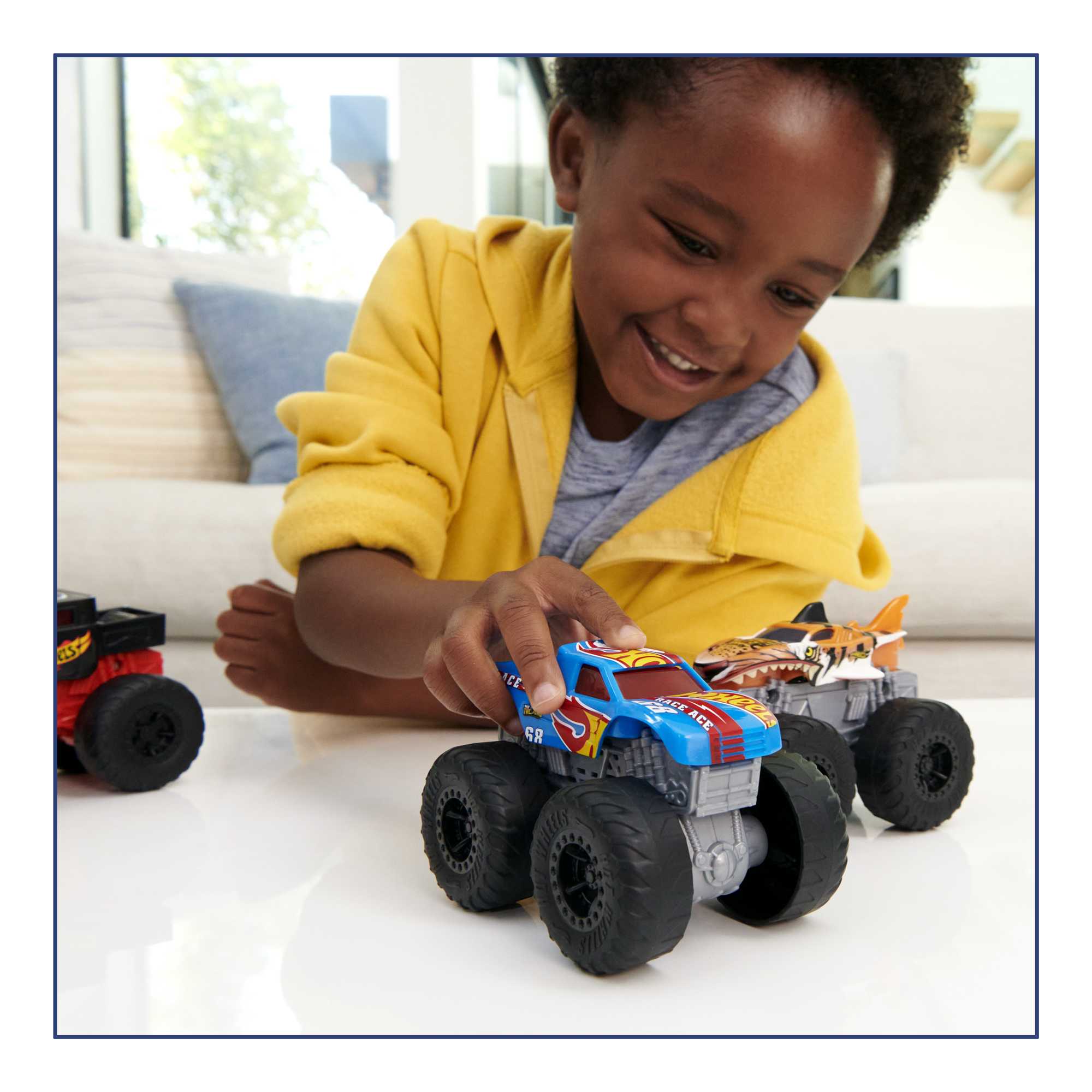 Hotwheels®-Monster Trucks-Véhicule Race Ace Sons et Lumières