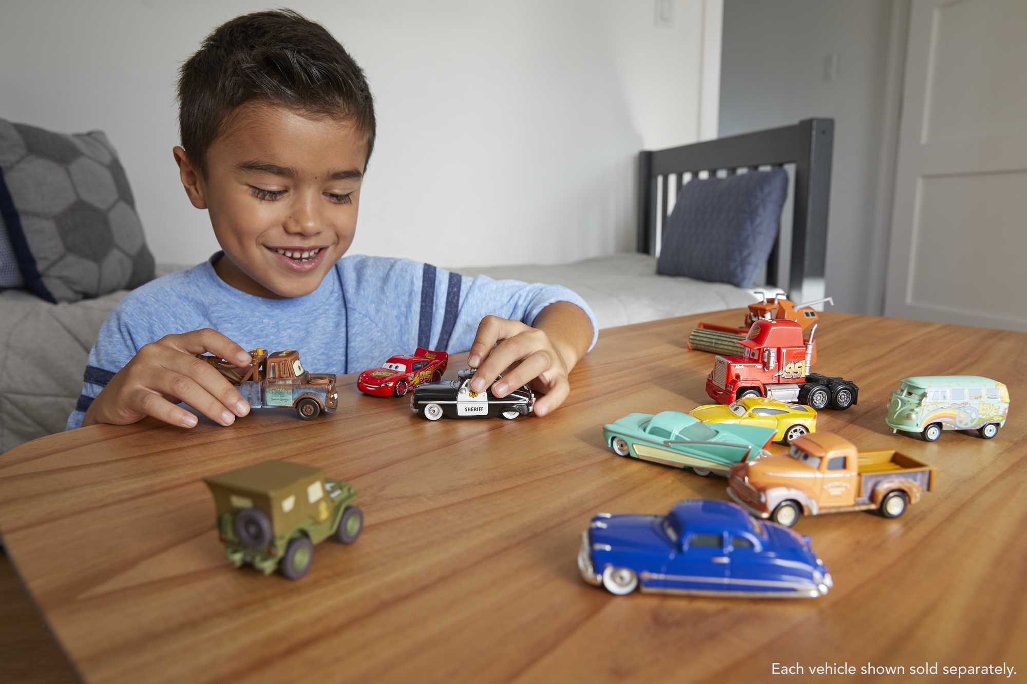 Cars de Disney y Pixar Diecast Vehículo de Juguete Rust-Eze Cruz Ramírez