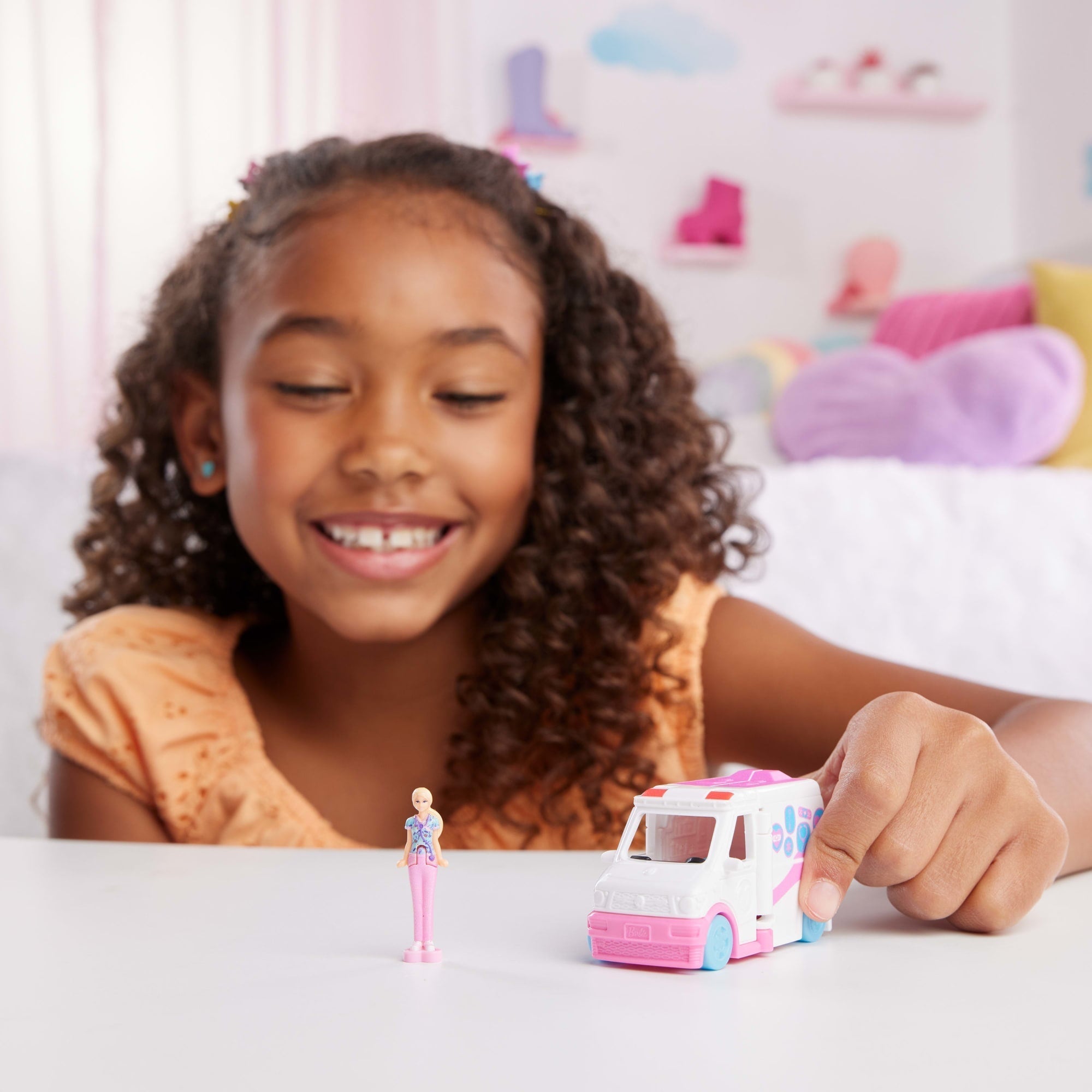 Barbie Mini BarbieLand Veículo para Boneca Ambulância com Mini Boneca
