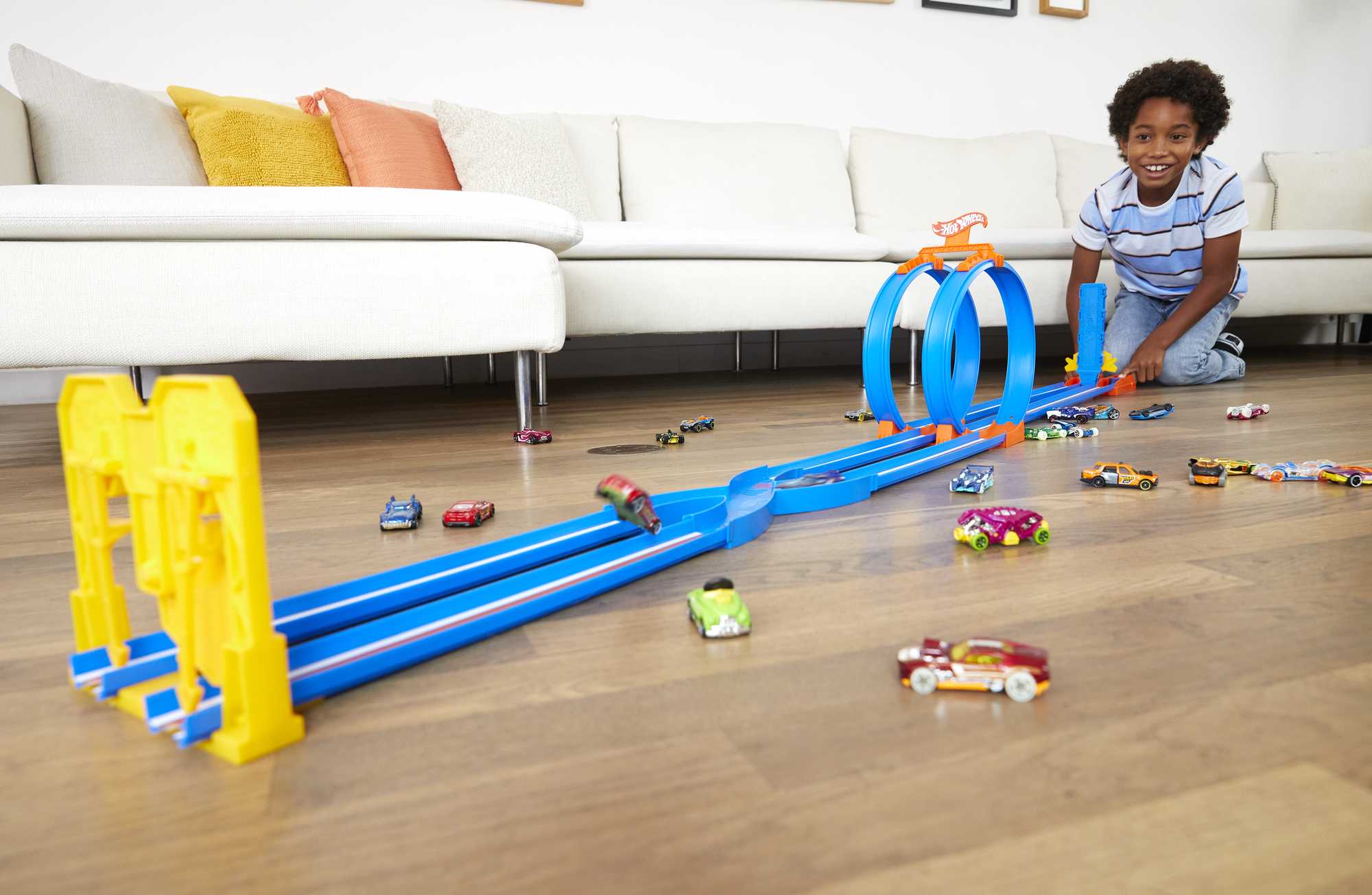 Hot Wheels Ultra Hots Wild Drive Drag Race